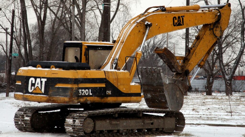 Cramer’s lightning round: Buy Caterpillar