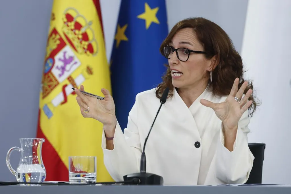 Hantavirus, última hora del crucero MV Hondius, en directo | El barco con casos de hantavirus arribará en tres días al puerto de Granadilla de Abona y los ocupantes españoles ingresarán en el Hospital Gómez Ulla de Madrid