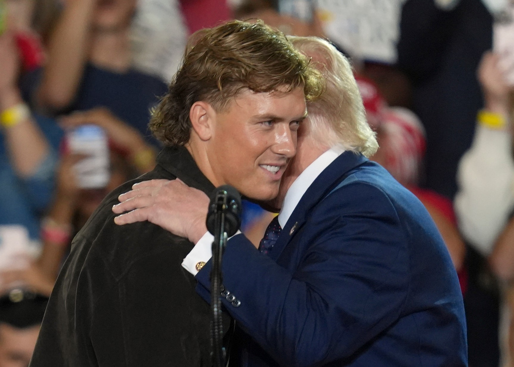 Jaxson Dart speaks to Giants about Donald Trump with Abdul Carter absent