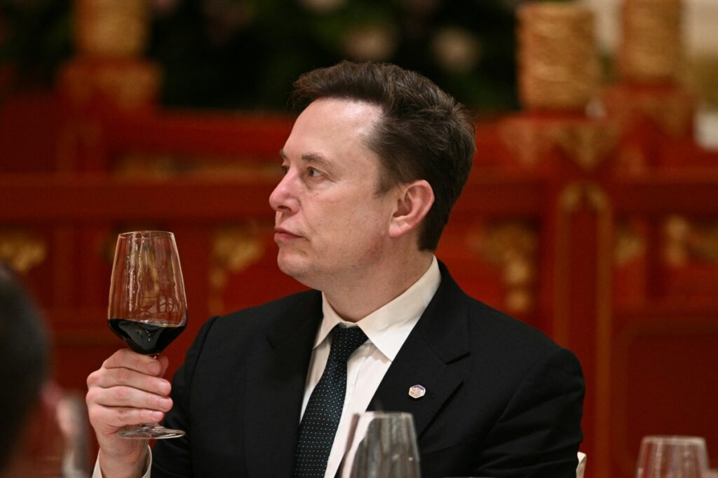 Elon Musk has given up on solar power (on Earth)