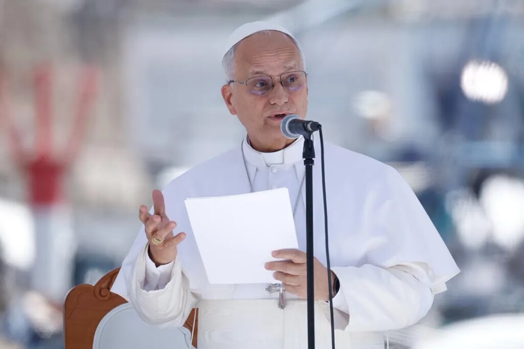 Visita del papa León XIV a Canarias, en directo | El Papa León XIV, en su primer mensaje en Gran Canaria: «No se puede proclamar la dignidad humana y acostumbrarse a que el Mediterráneo y el Atlántico sean cementerios sin lápida»