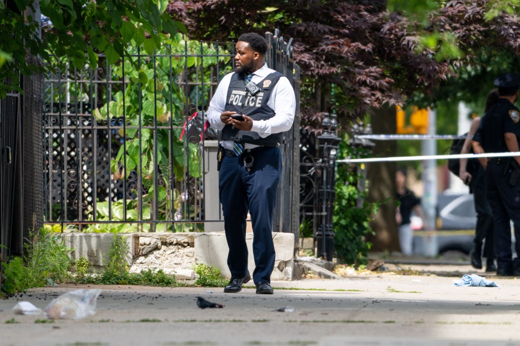 Gunman dead, NYPD cop shot in leg following heated stand off in Brooklyn building