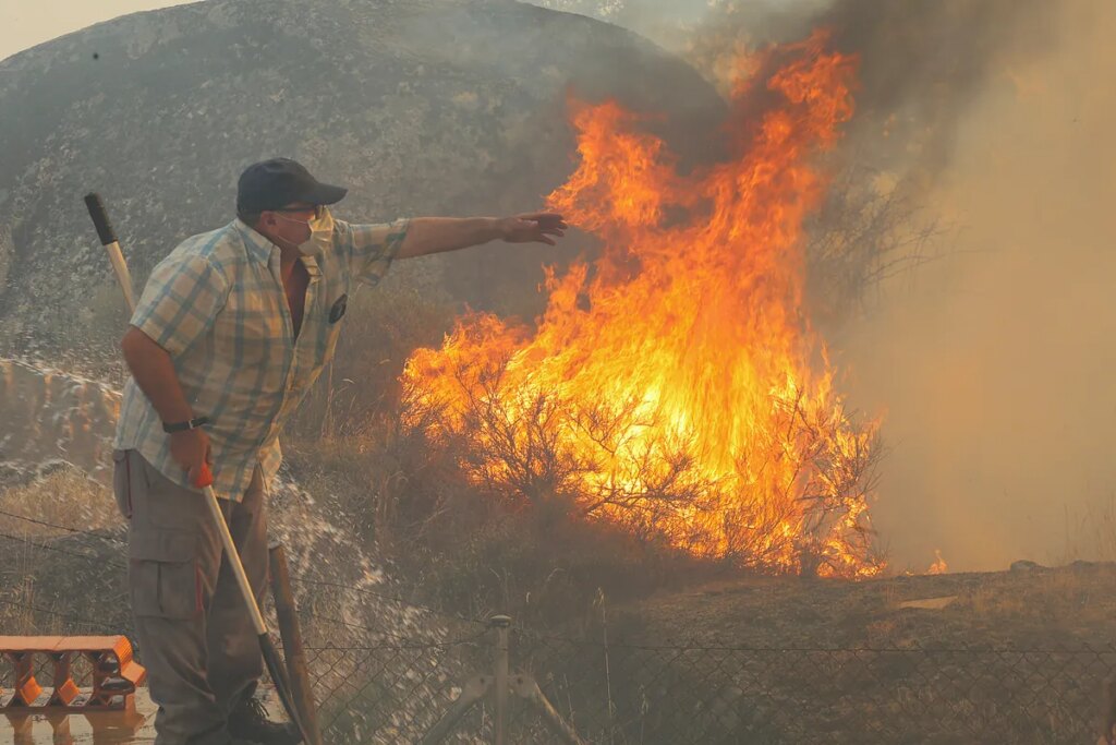 Incendios en la Vall d’Uixó y resto de España, en directo | El incendio de Fermoselle (Zamora) sigue descontrolado y obliga a evacuar otras dos poblaciones