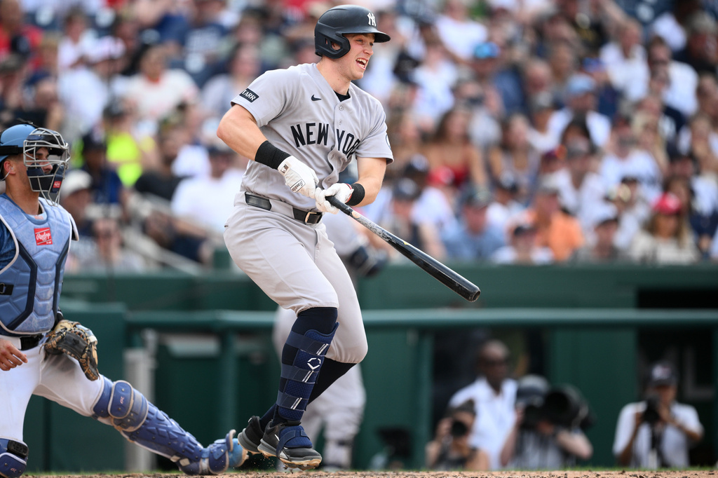 After sorry stretch, Yankees end first half with a winning streak