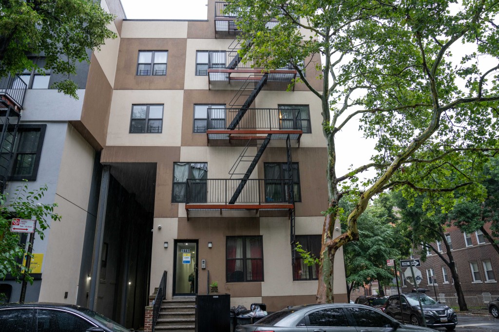 Woman stabbed and slashed to death, neighbor in Bronx building arrested