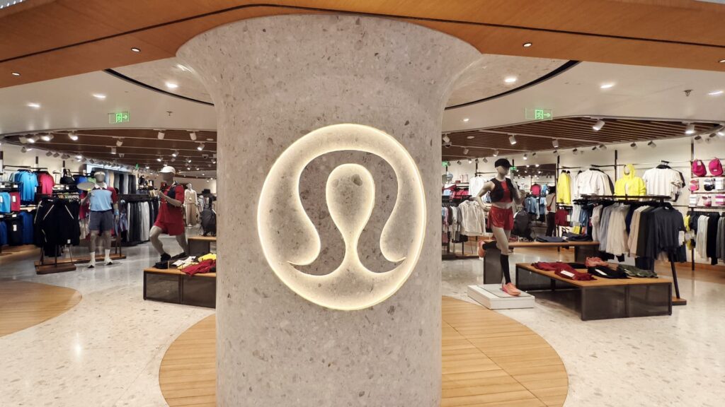 This retail stock is 80% off its high. Cramer says it’s still not a buy