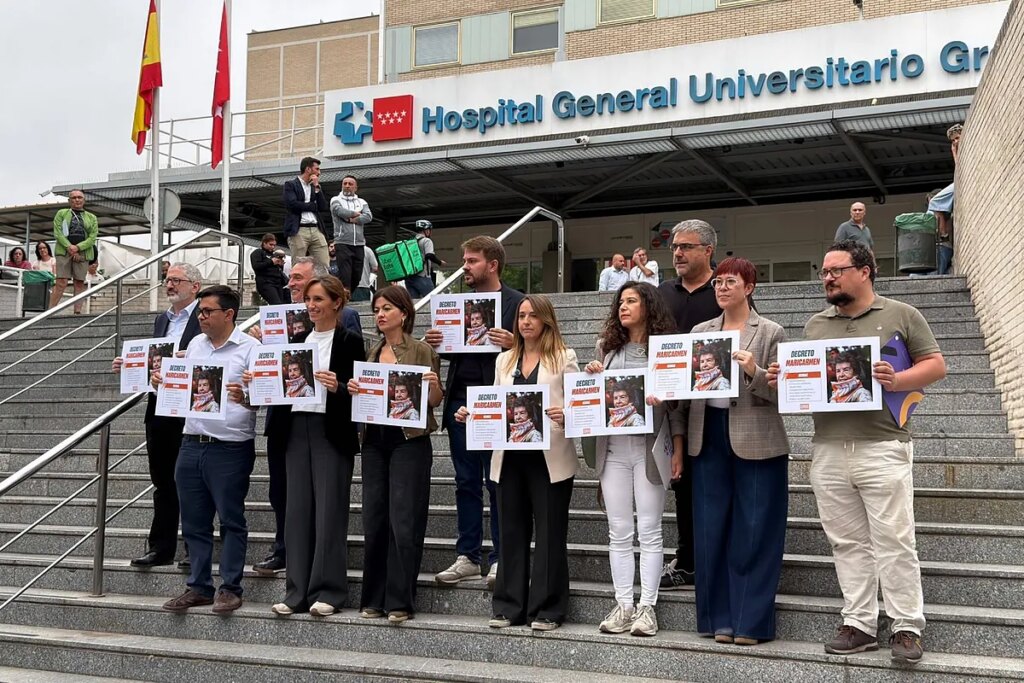 Acampada en la Puerta de Sol, en directo | Mónica García, frente al hospital donde está ingresada Maricamen: «Llevamos meses empujando al PSOE. Sólo apoyaremos un decreto íntegro»
