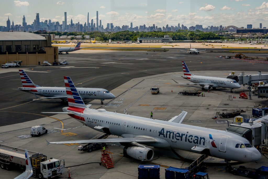 Railroad work crews cut fiber optic cable, grounding NYC flights