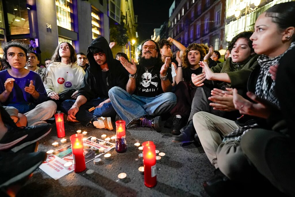 Masivo duelo de los acampados de Sol ante el Congreso por Maricarmen: «¡Vergüenza!»