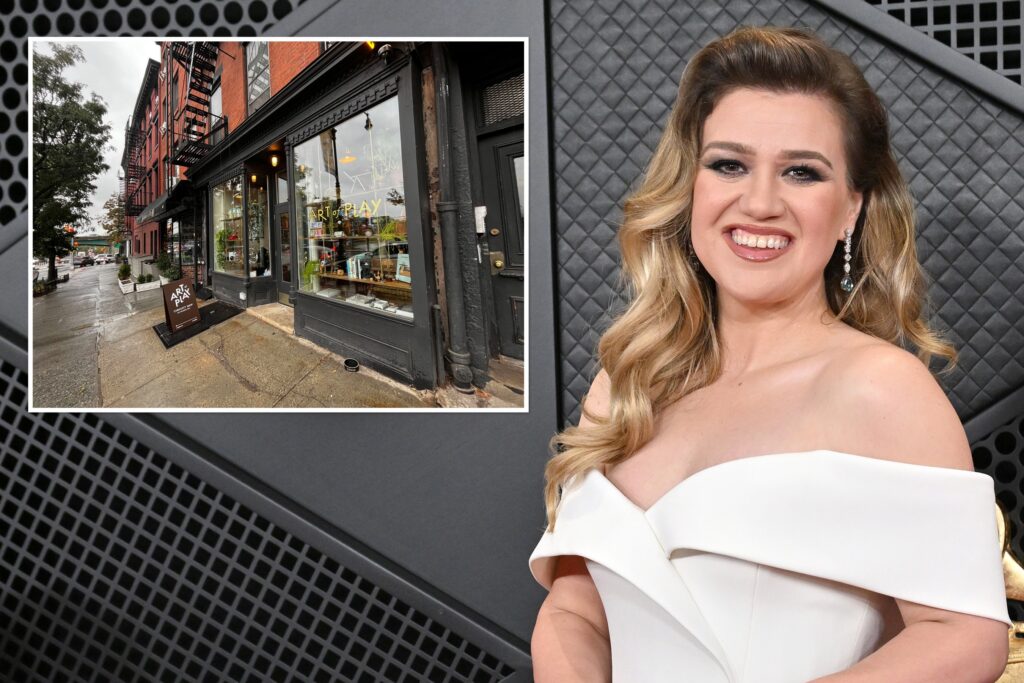 Kelly Clarkson and Brooklyn novelty shop owners trade barbs in ‘Pretty Woman’ moment